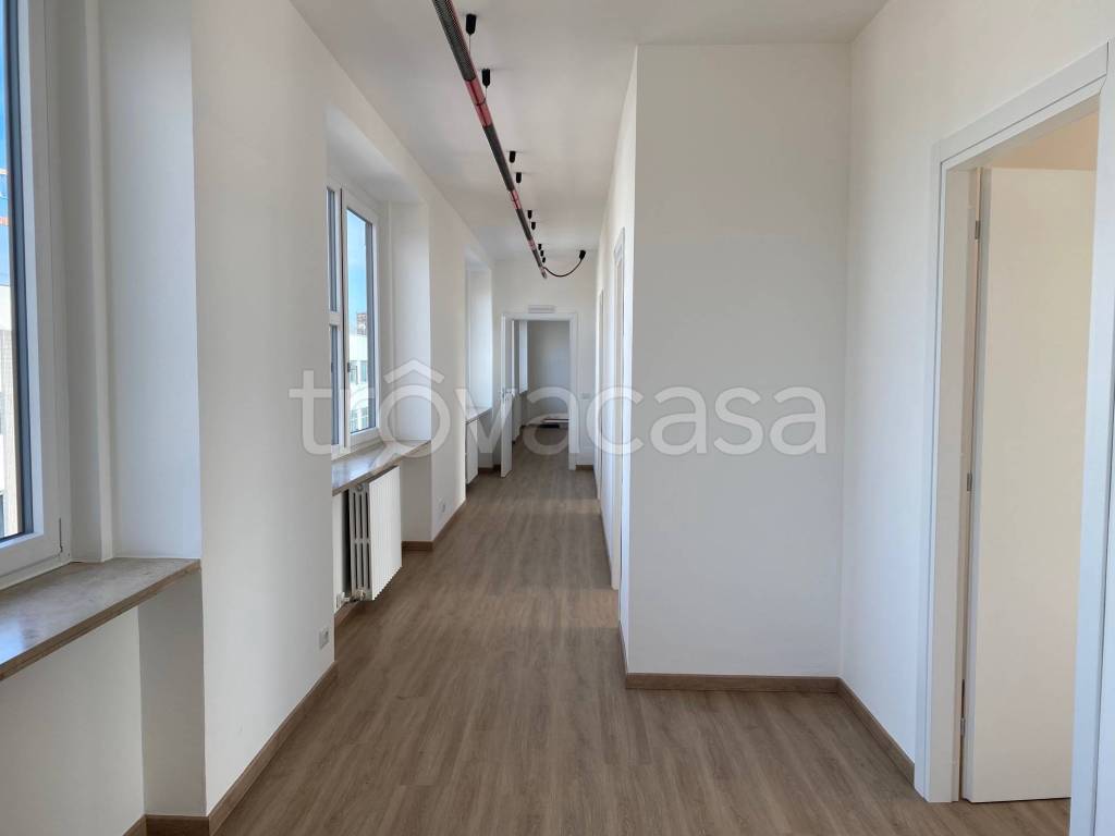 ufficio in affitto a Cologno Monzese in zona San Maurizio al Lambro