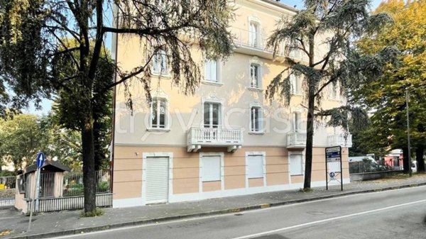 negozio in affitto a Cologno Monzese