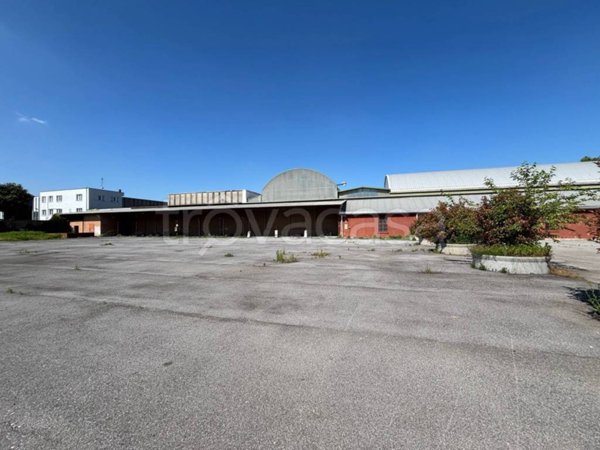 locale commerciale in affitto a Cologno Monzese in zona San Maurizio al Lambro