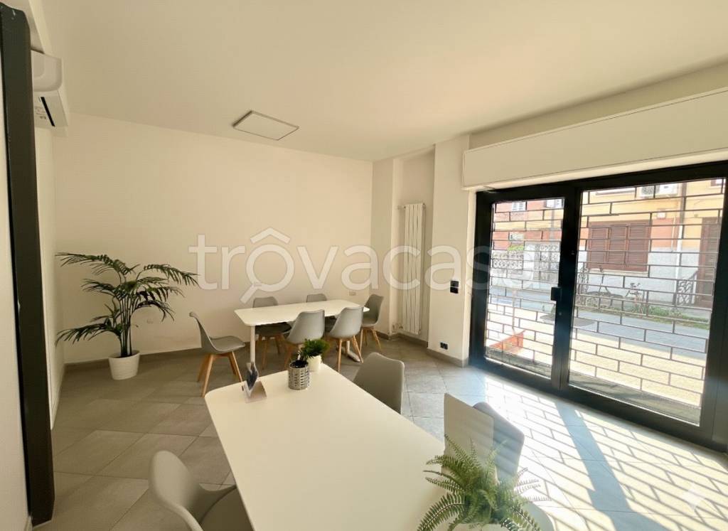 negozio in affitto a Cologno Monzese