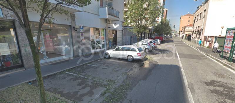 negozio in affitto a Cologno Monzese