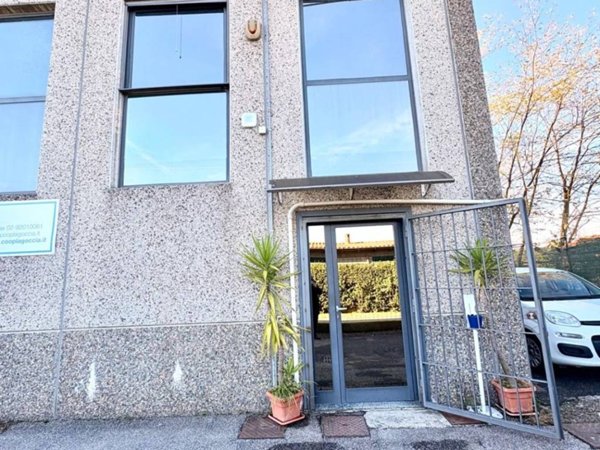 locale commerciale in affitto a Cologno Monzese
