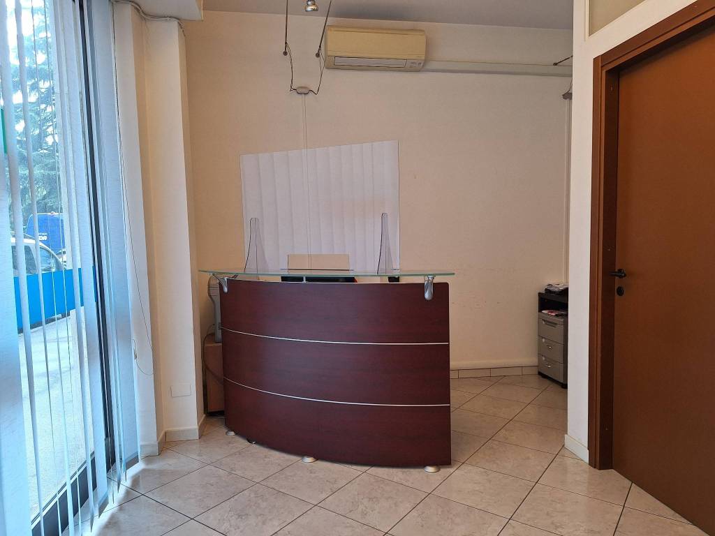 negozio in affitto a Cologno Monzese