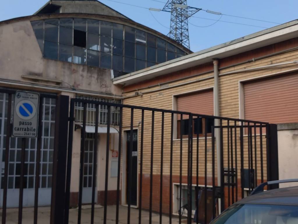 locale commerciale in affitto a Cologno Monzese in zona San Maurizio al Lambro