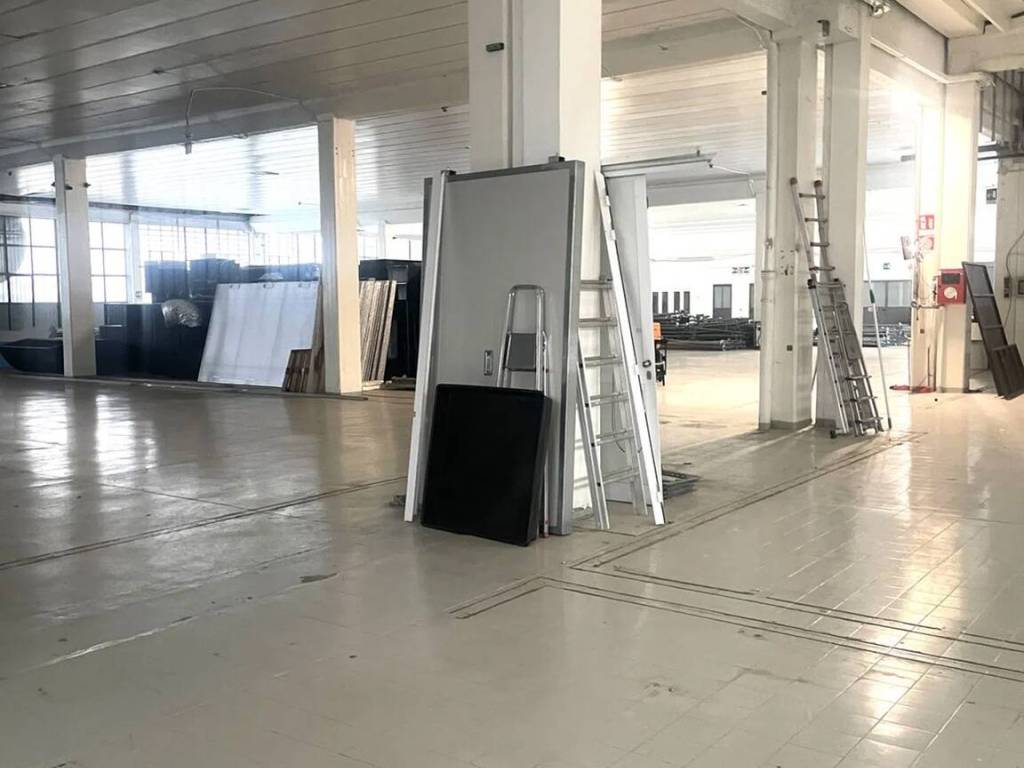 locale commerciale in affitto a Cologno Monzese in zona San Maurizio al Lambro