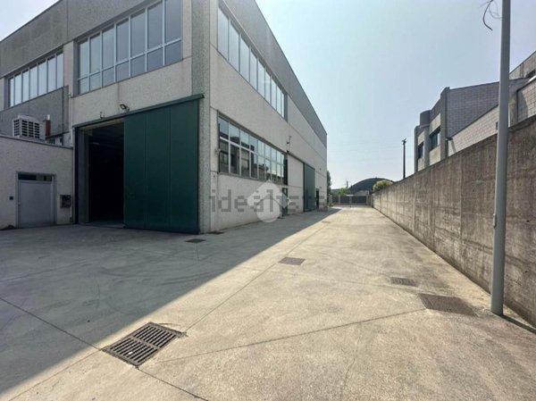 capannone in affitto a Cologno Monzese in zona San Maurizio al Lambro