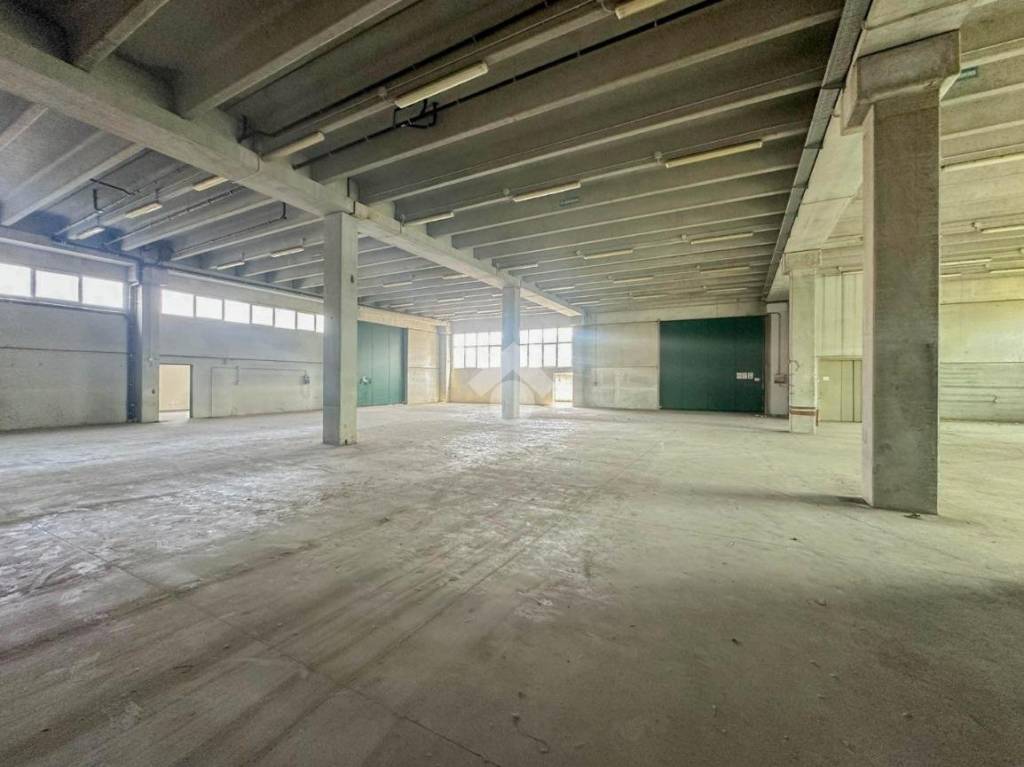 locale commerciale in affitto a Cologno Monzese in zona San Maurizio al Lambro