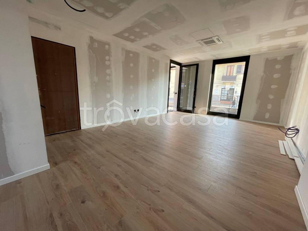 negozio in affitto a Cologno Monzese