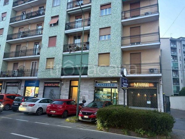 negozio in affitto a Cologno Monzese