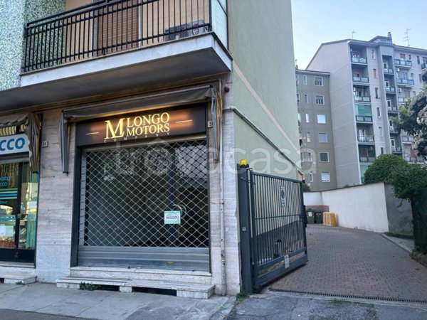 negozio in affitto a Cologno Monzese