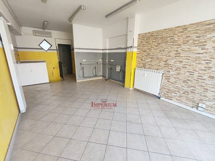 negozio in affitto a Cologno Monzese