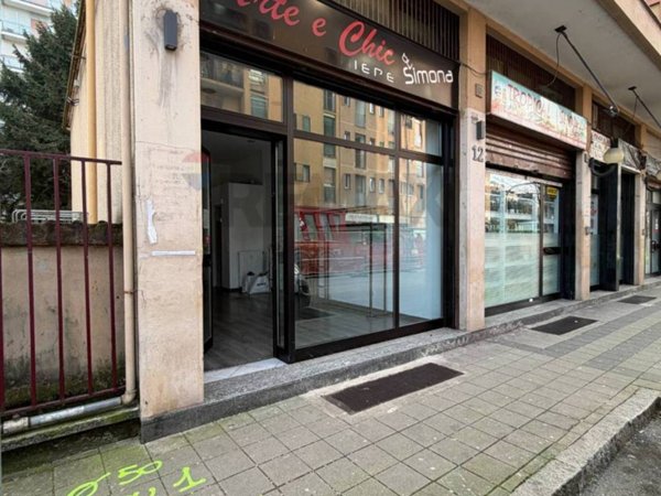negozio in affitto a Cologno Monzese