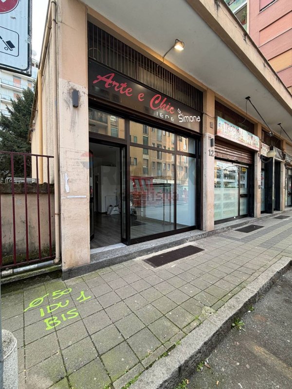 negozio in affitto a Cologno Monzese