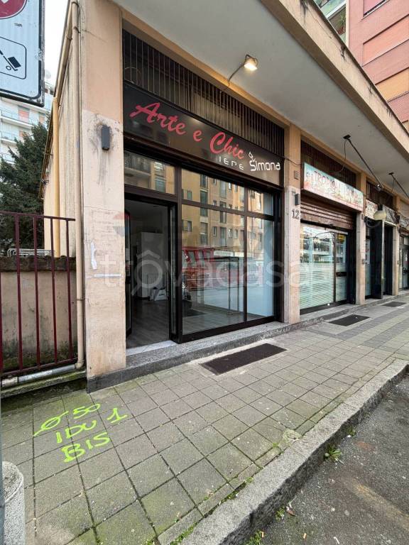 negozio in affitto a Cologno Monzese