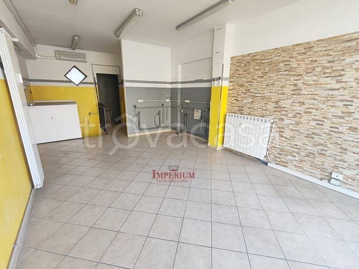 negozio in affitto a Cologno Monzese