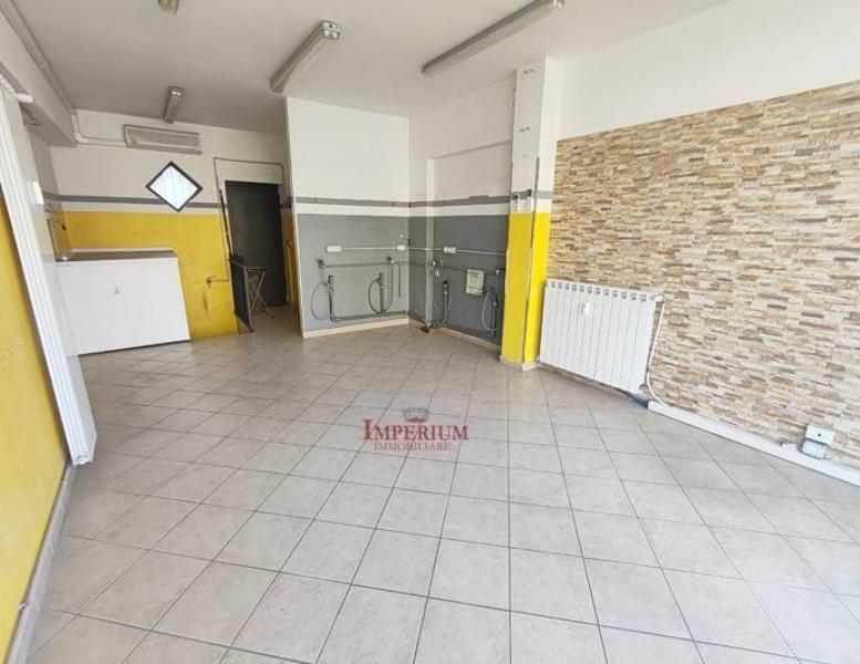 negozio in affitto a Cologno Monzese