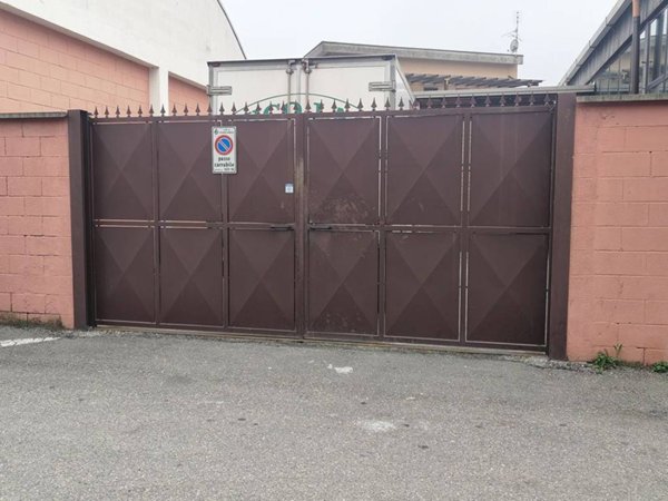 locale commerciale in affitto a Cologno Monzese