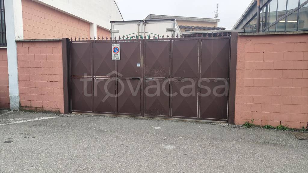 locale commerciale in affitto a Cologno Monzese