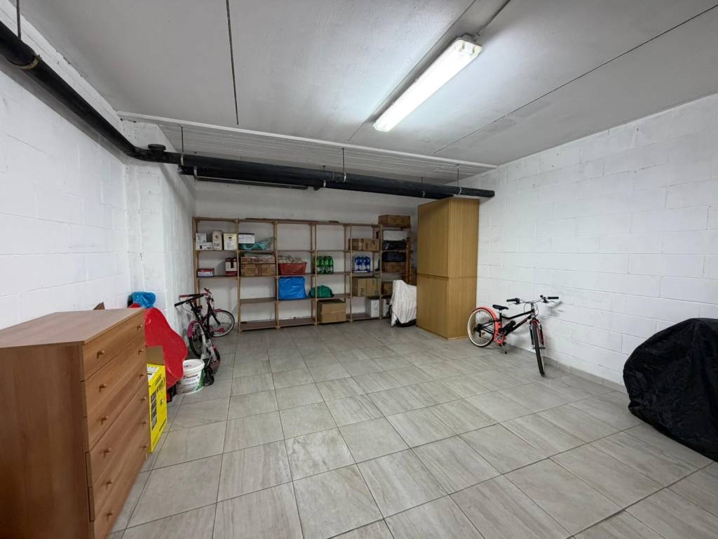 locale di sgombero in affitto a Cologno Monzese