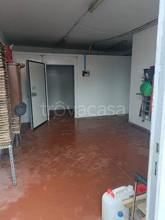 locale commerciale in affitto a Cologno Monzese in zona San Maurizio al Lambro