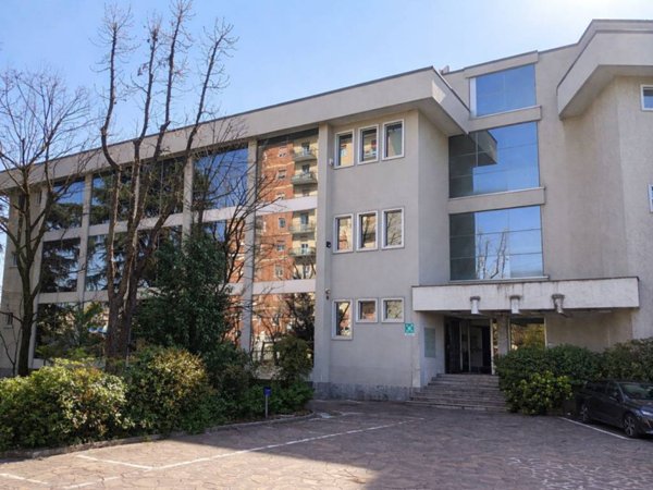 ufficio in affitto a Cologno Monzese in zona San Maurizio al Lambro