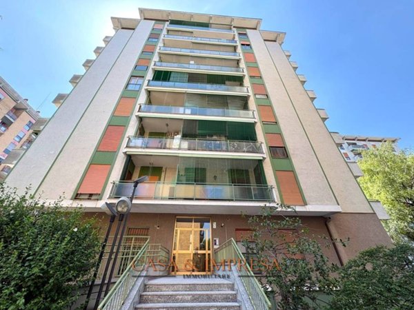 locale commerciale in affitto a Cologno Monzese
