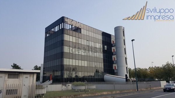 ufficio in affitto a Cologno Monzese in zona San Maurizio al Lambro