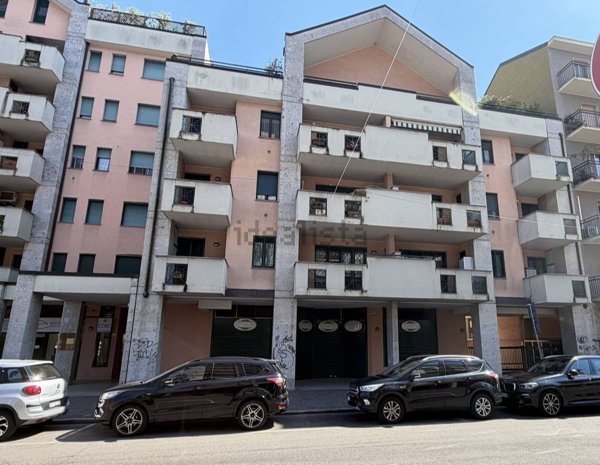 negozio in affitto a Cologno Monzese