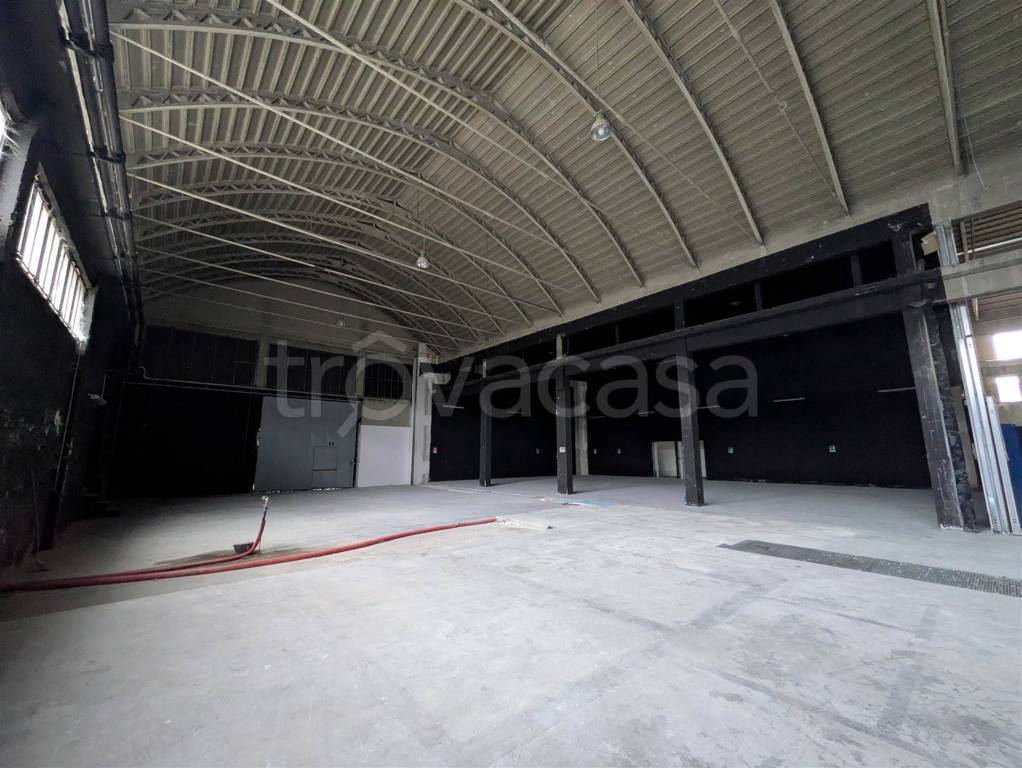 locale commerciale in affitto a Cologno Monzese