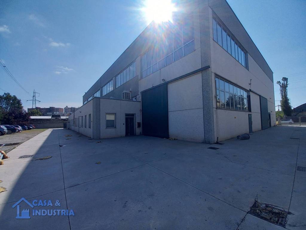 locale commerciale in affitto a Cologno Monzese in zona San Maurizio al Lambro