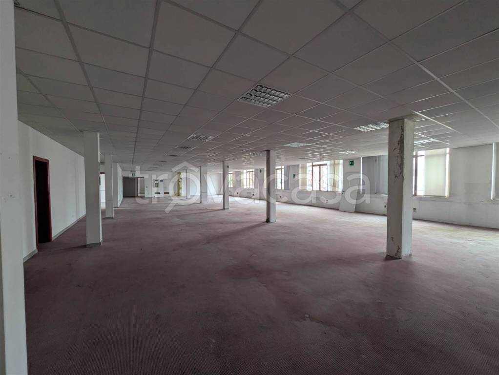 locale commerciale in affitto a Cologno Monzese