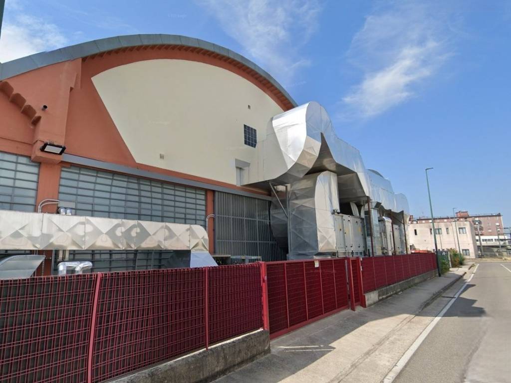 locale commerciale in affitto a Cologno Monzese in zona San Maurizio al Lambro