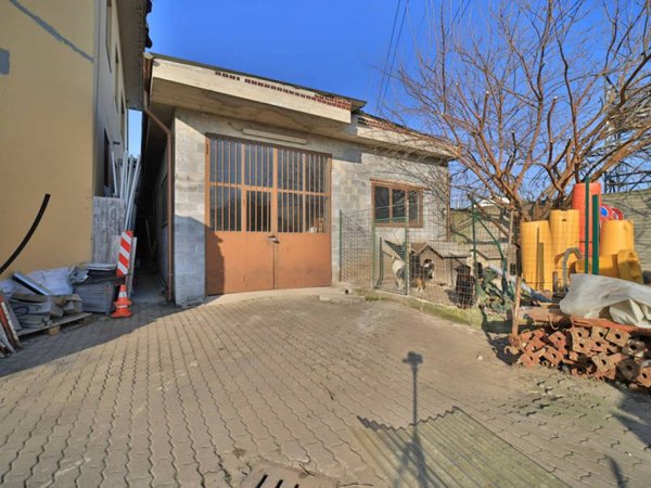 locale commerciale in affitto a Cologno Monzese in zona San Maurizio al Lambro