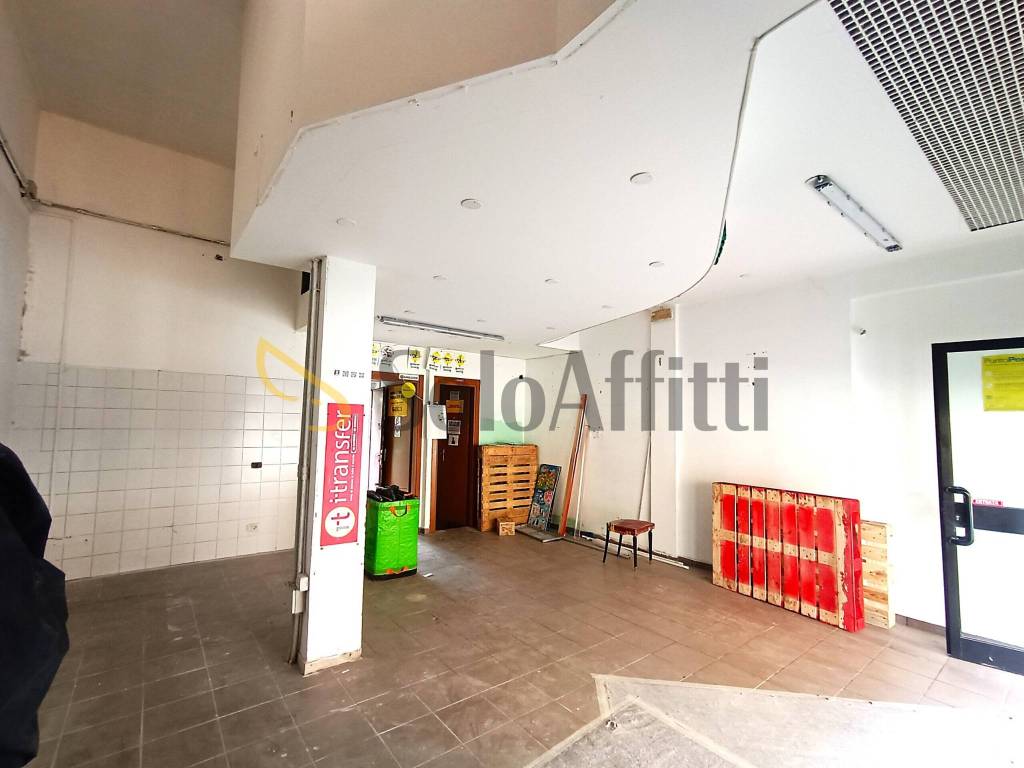 negozio in affitto a Cologno Monzese