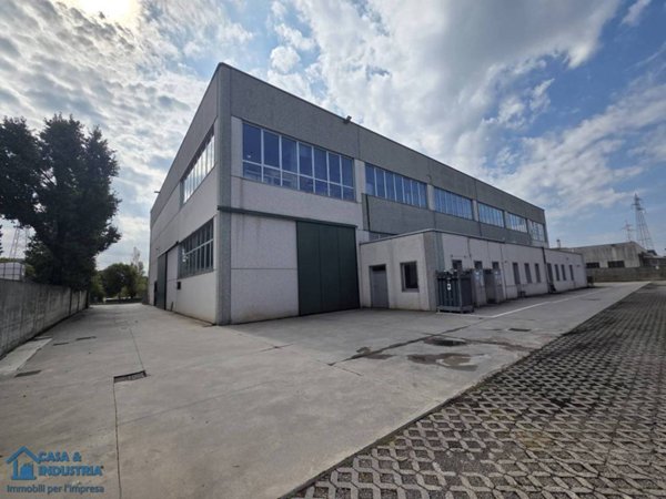 locale commerciale in affitto a Cologno Monzese in zona San Maurizio al Lambro