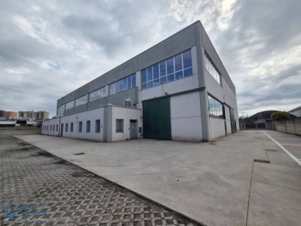 locale commerciale in affitto a Cologno Monzese in zona San Maurizio al Lambro