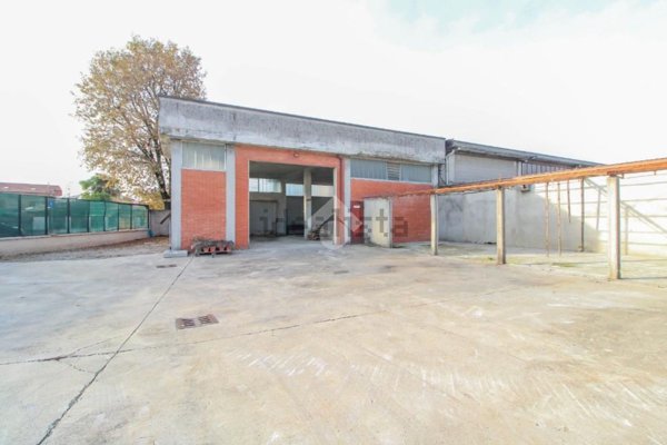 capannone in affitto a Colturano