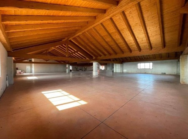 locale commerciale in affitto a Corbetta