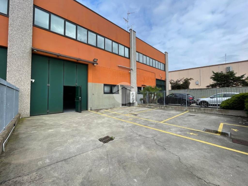 locale commerciale in affitto a Corbetta