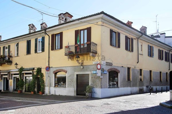 negozio in affitto a Corbetta in zona Battuello