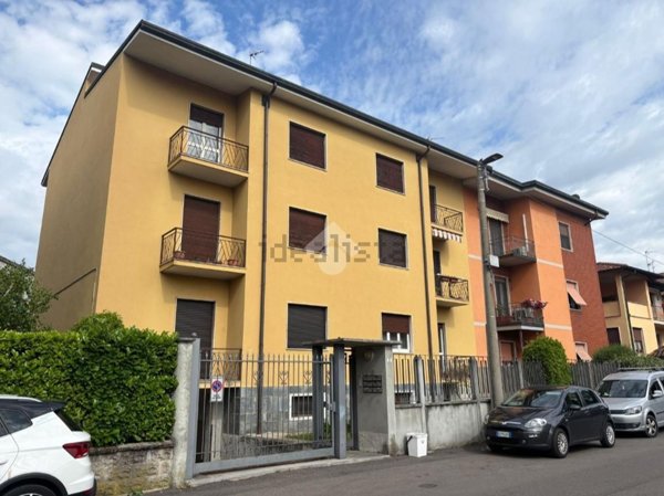 appartamento in affitto a Corbetta in zona Battuello