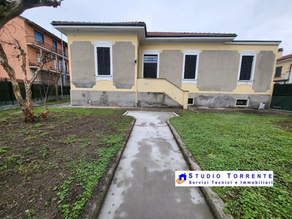 casa indipendente in affitto a Cormano