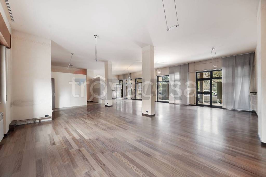 negozio in affitto a Cormano