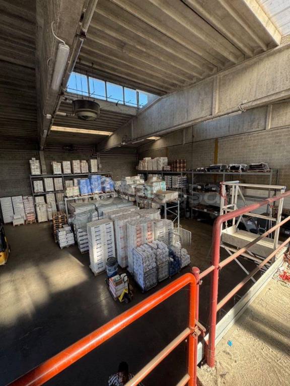 locale commerciale in affitto a Cornaredo