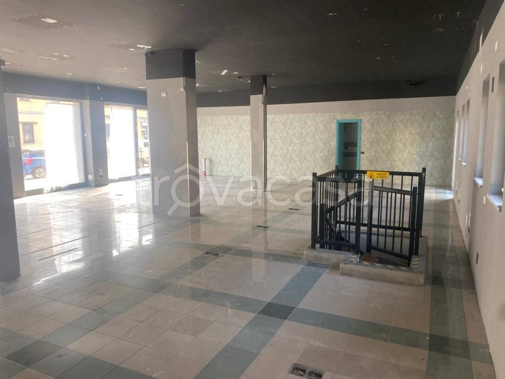 negozio in affitto a Cornaredo in zona San Pietro all'Olmo