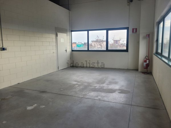 capannone in affitto a Cornaredo