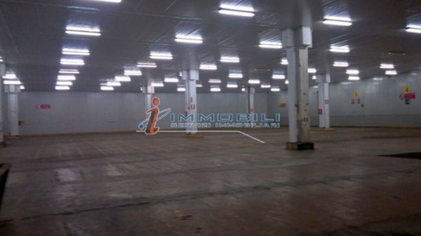 locale commerciale in affitto a Cornaredo