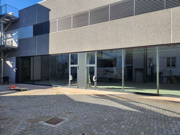 locale commerciale in affitto a Corsico