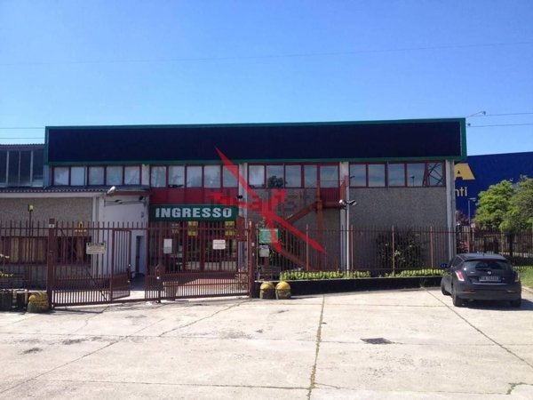 locale commerciale in affitto a Corsico