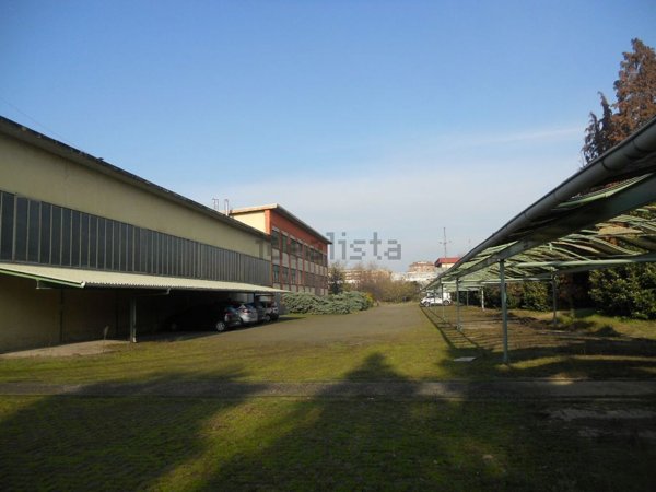capannone in affitto a Corsico